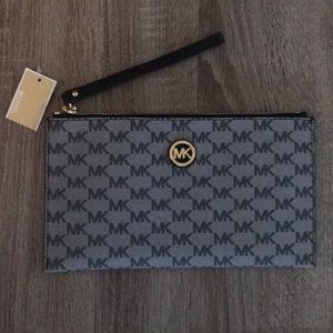 Michael Kors Clutch 💕